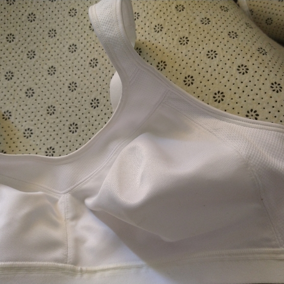 New Playtex 18hr active full coverage 4159 sports bra White 40C Wireless 1012# - Picture 4 of 7